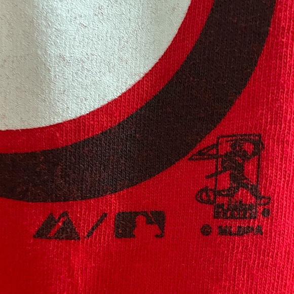 MLB Cincinnati Reds T-shirt featuring Joey Votto “19” on the back - Picture 6 of 6